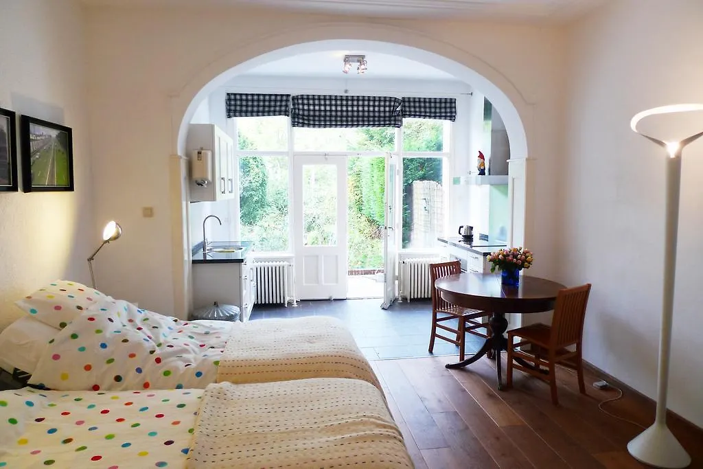 Bed & Breakfast Walenburg Rotterdam 2*,  Netherlands